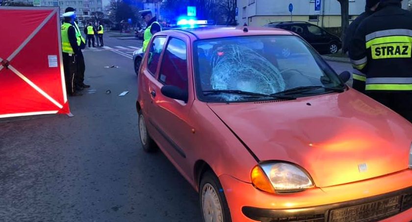 Tragiczny wypadek w Oleśnicy. Potrącił staruszkę i uciekł. Kobieta nie żyje.