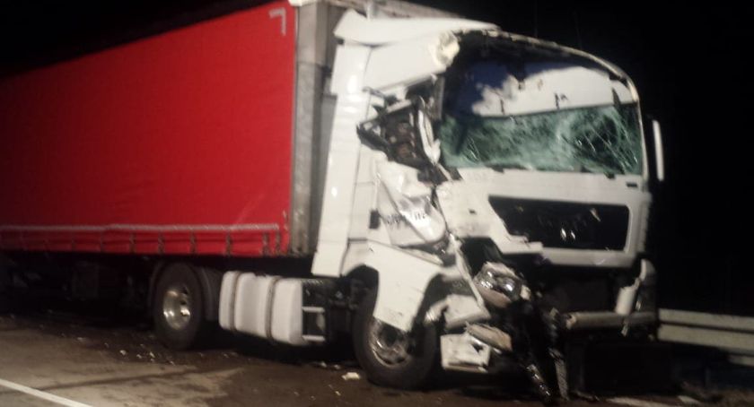 Zderzenie dwóch ciężaówek na drodze A18