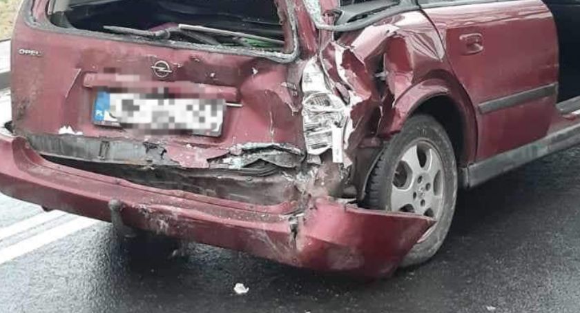 Samochód ciężarowy wjechał w osobówkę na DK-8