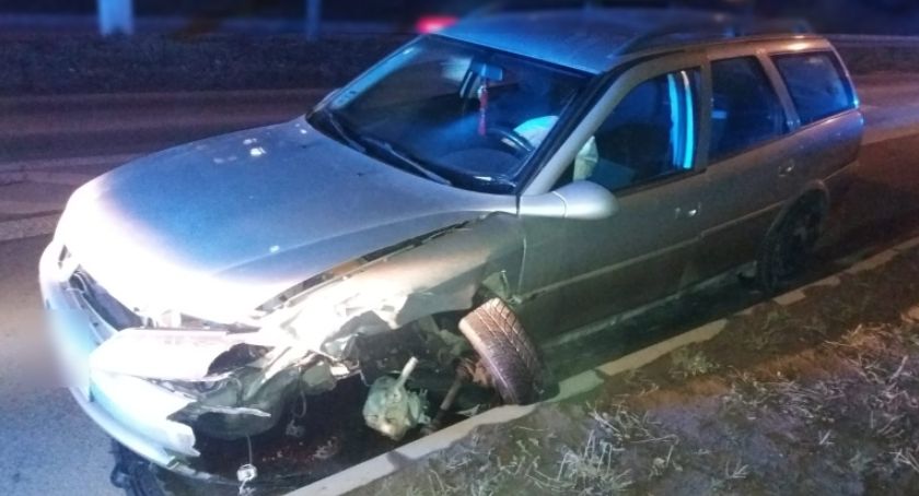 Pijany Ukrainiec rozbił samochód pod komendą policji