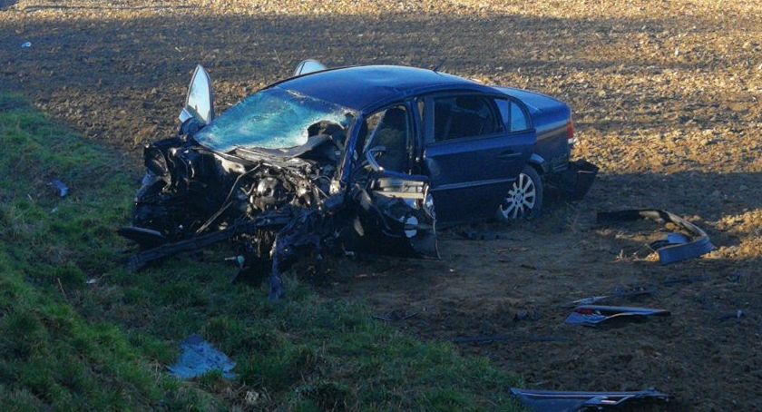 Czołowe zderzenie na DK-35 samochodu osobowego z ciężarowym. Lądował LPR!