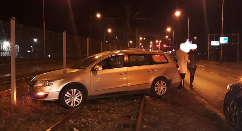 Auto po kolizji zablokowało torowisko na Bałtyckiej