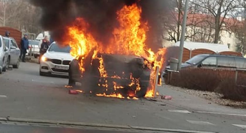 Na Hubskiej spłonęło auto osobowe
