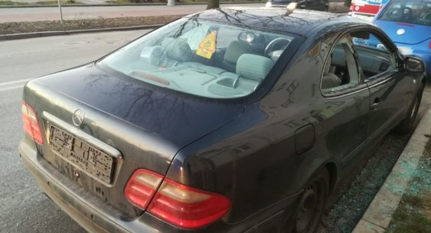 Uciekali z małymi dziećmi w aucie będąc pod wpływem narkotyków