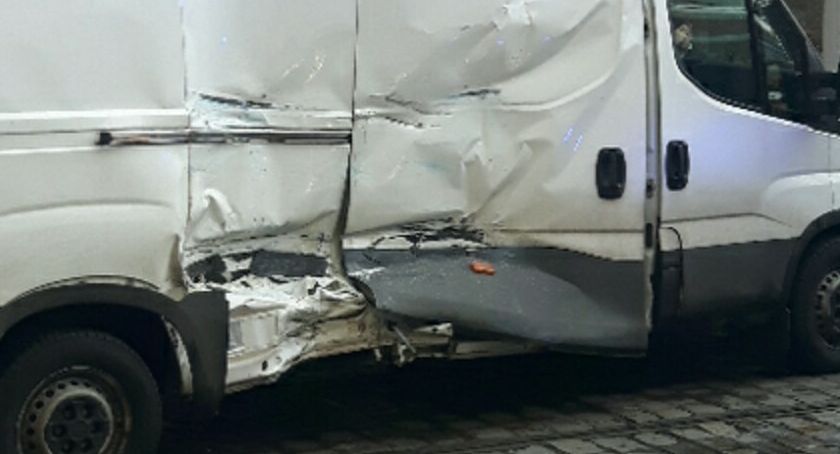 Zderzenie busa z tramwajem na Szewskiej
