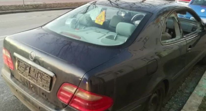 Jechali pod wpływem narkotyków i uciekali przed policją. W samochodzie wieźli dwójkę kilkumiesięcznych dzieci