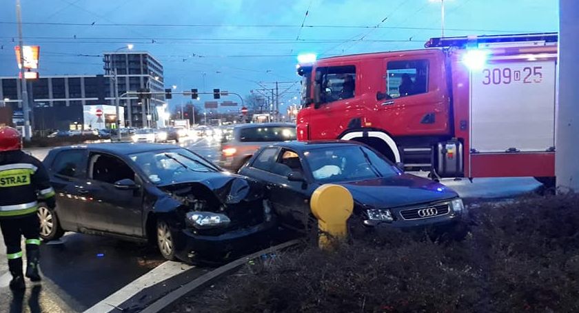Wjechał na czerwonym świetle i doprowadził do zderzenia