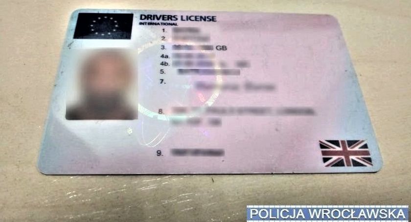 Podawał się za swojego brata, bo miał cofnięte uprawnienia do kierowania pojazdami, a dodatkowo podrobione prawo jazdy