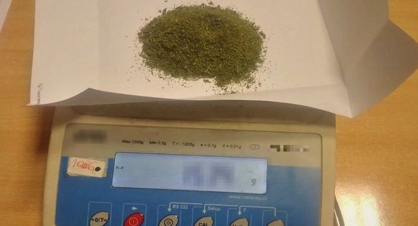 Miał przy sobie kilkadziesiąt porcji handlowych marihuany. Wpadł przez konflikt z kolegą