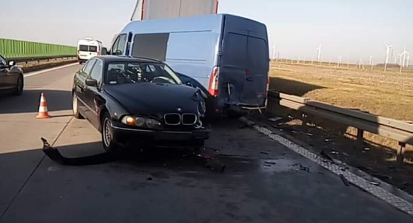 Niedzielne zderzenie trzech pojazdów na A4