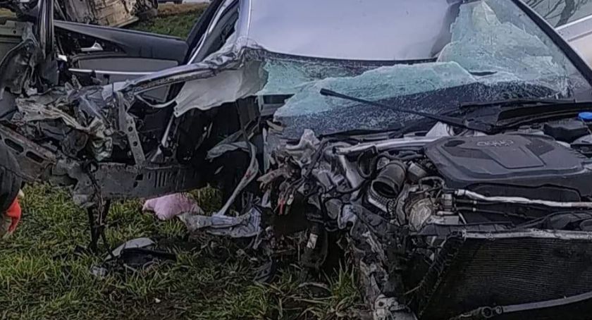 Śmiertelny wypadek. Zderzenie Audi i Forda na DK-8