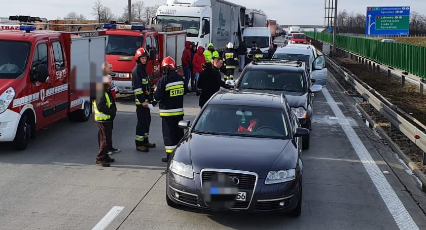 Karambol na autostradzie A4 w Kostomłotach