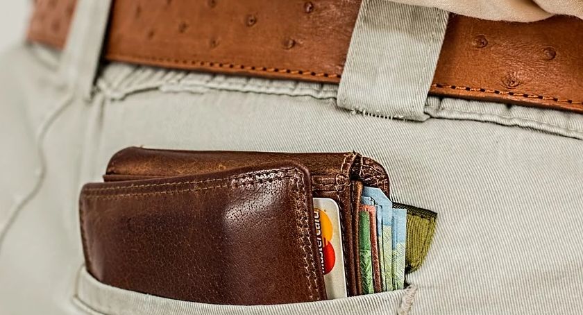 Uważaj na ,,kieszonkowców’’! Lubią tłok w komunikacji i galeriach handlowych, a także twoje pieniądze…