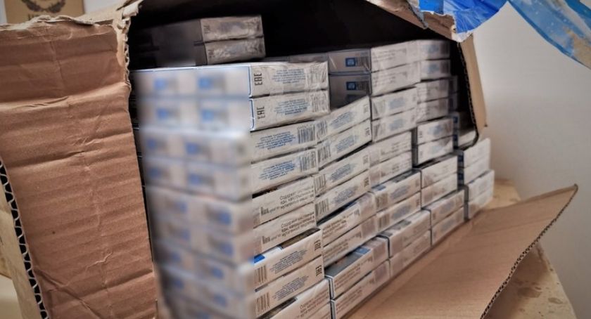 Policjanci z Wrocławia przejęli transport 480 tys. sztuk nielegalnych papierosów