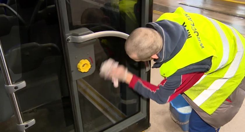 Wrocław chroni się przed koronawirusem. MPK rozpoczęło dezynfekcję pojazdów transportu publicznego