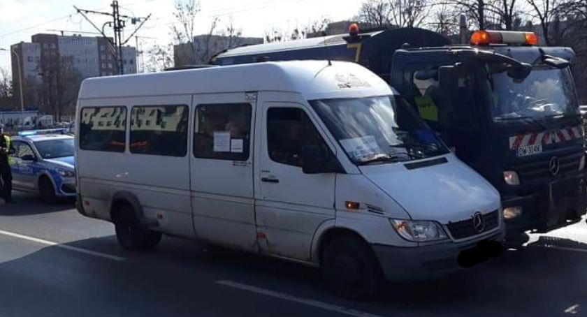 Zderzenie busa ze śmieciarką na Legnickiej
