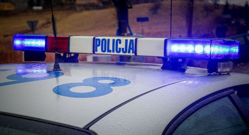 Wykonywał podejrzane manewry pod sklepem, okazał się być nietrzeźwy