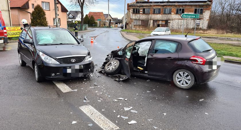 Zderzenie dwóch pojazdów w Mietkowie