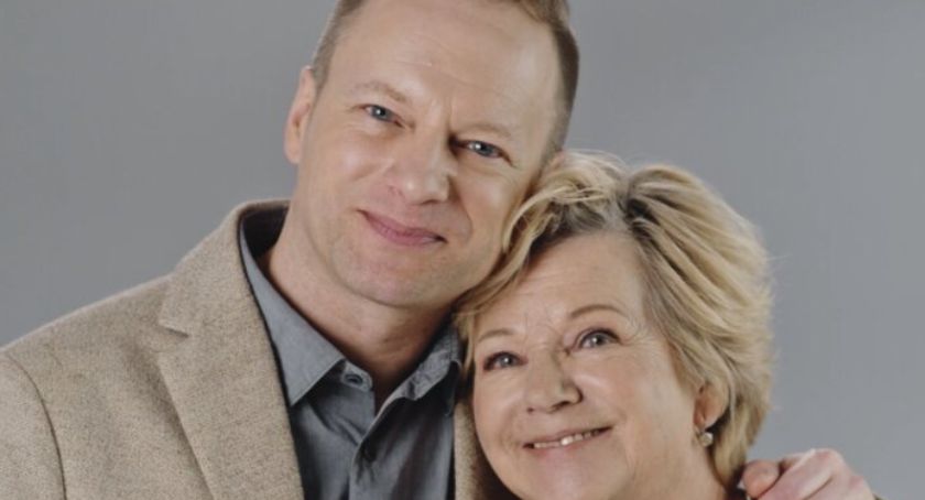 #PowiedzJak. Barbara i Maciej Stuhrowie w poruszającym spocie o tym, jak mówić o potrzebach opiekuna osoby chorej
