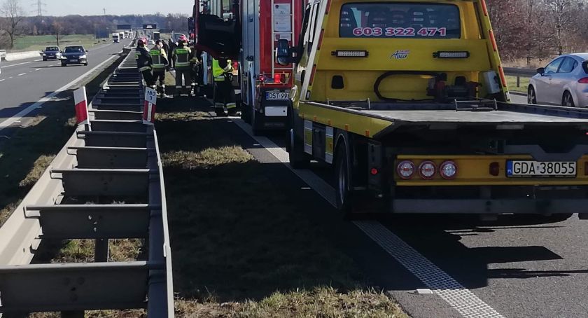 Kolizja dwóch pojazdów na oławskim odcinku A4