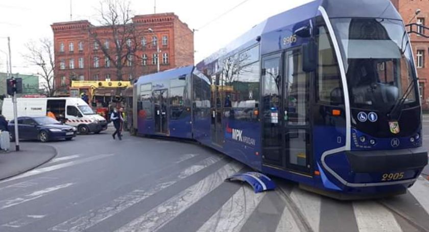 Wykolejony tramwaj na Dubois
