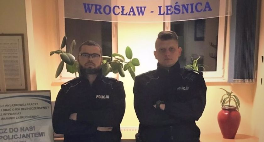 Policjanci uratowali życie mężczyzny. Najpierw jednak ryzykowali własnym