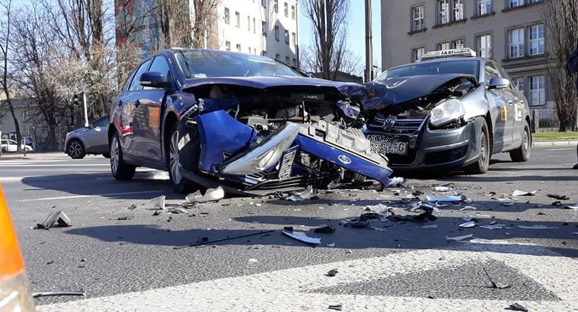 Zderzenie dwóch taksówek na Borowskiej