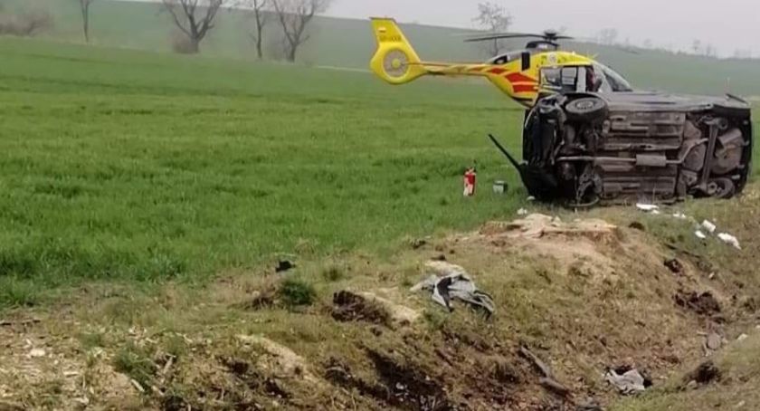 Tragedia na DK-39 pod Wiązowem. Nie żyje kierujący Fiatem