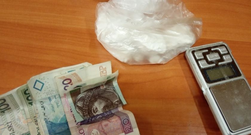 600 porcji amfetaminy nie trafi na ulice Wrocławia. Policjanci zatrzymali 39-latka podejrzanego o handel narkotykami
