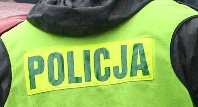 Wybił w samochodzie szybę, wszedł do środka i... zasnął