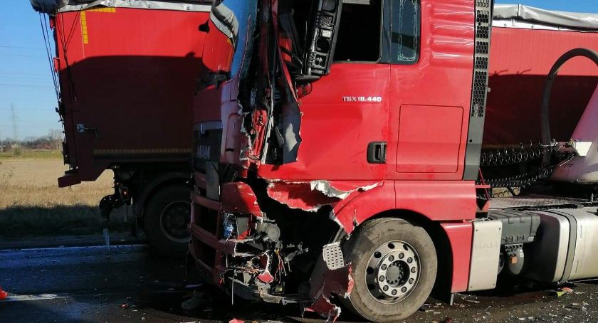 Wypadek pojazdów ciężarowych w Strzelinie