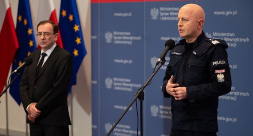 Policja egzekwuje przestrzeganie zasad w związku z epidemią