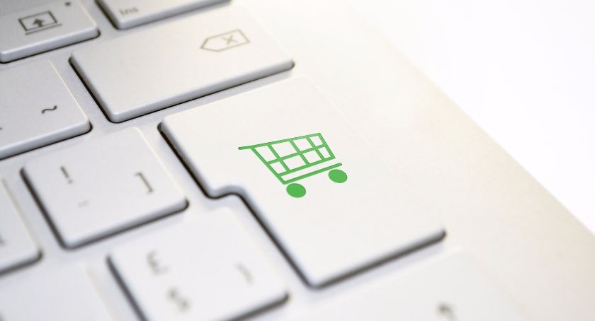 Pandemia zachęca do zakupów w Internecie. Warto zadbać,  aby były bezpieczne