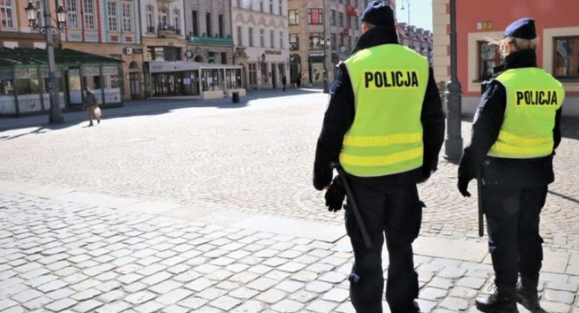 Epidemia koronawirusa i mandaty. Czy można odmówić ich przyjęcia?