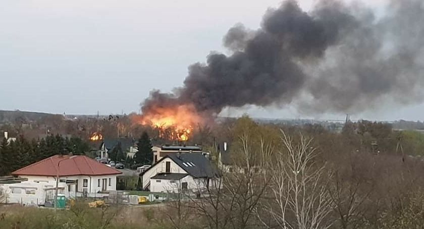Potężny pożar w rejonie Czernicy