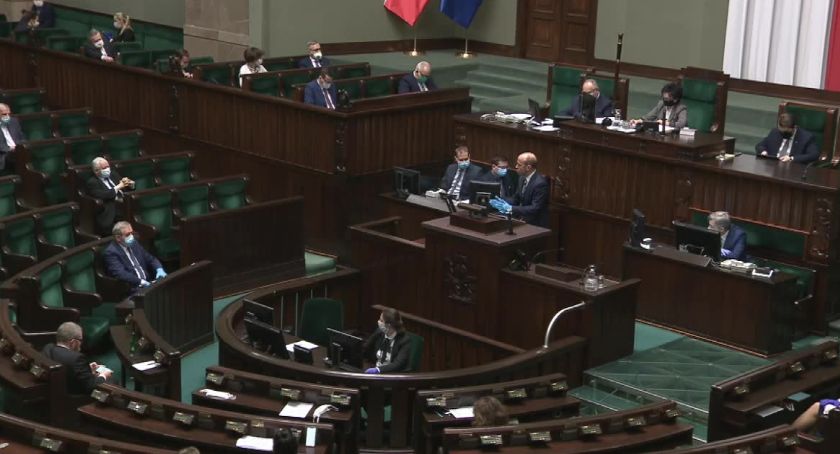 Sejm przyjął ustawę dotyczącą walki z ekonomicznymi skutkami pandemii koronawirusa