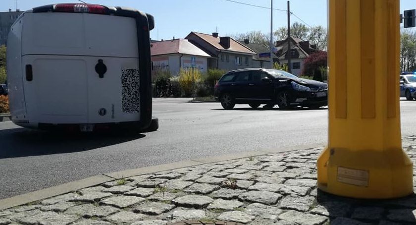Dwie osoby ranne po wypadku busa