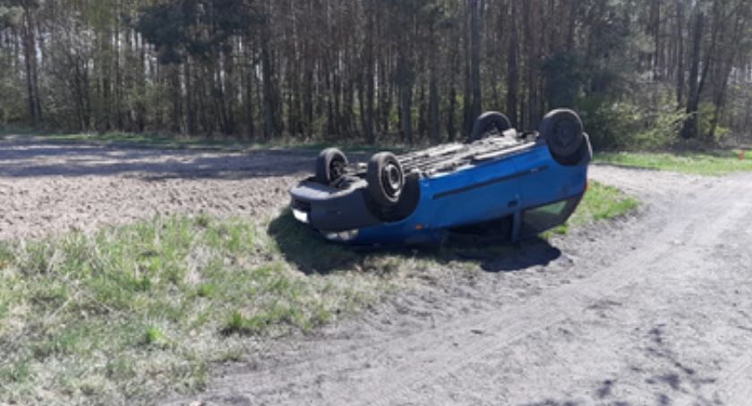 19-latek na „podwójnym gazie” dachował autem w lesie. Pasażera zabarał śmigłowiec LPR