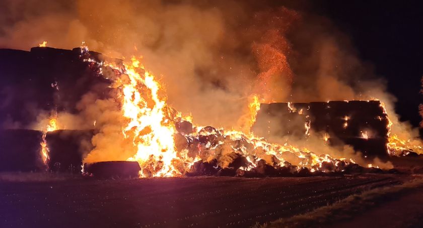 Płoną sterty pod Wiązowem