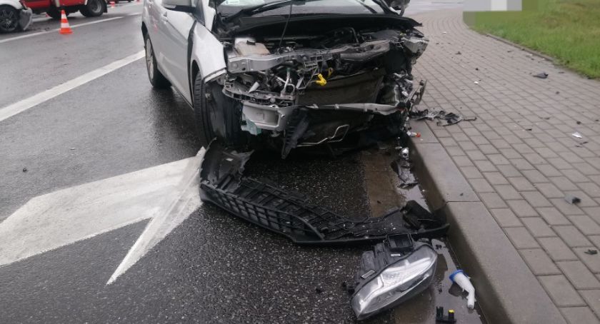 Wypadek 4 pojazdów na trasie Wrocław-Środa Śląska