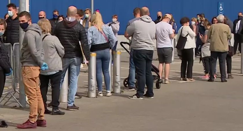 Galerie handlowe znów otwarte. Ale na wizytę u fryzjera przyjdzie jeszcze poczekać