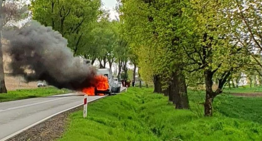 Pożar samochodu na trasie Strzelin-Łagiewniki