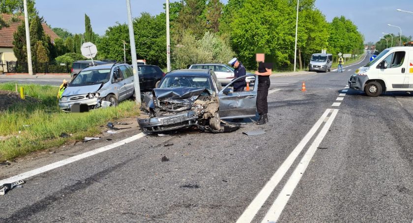 Wypadek 4 pojazdów w Środzie Śląskiej