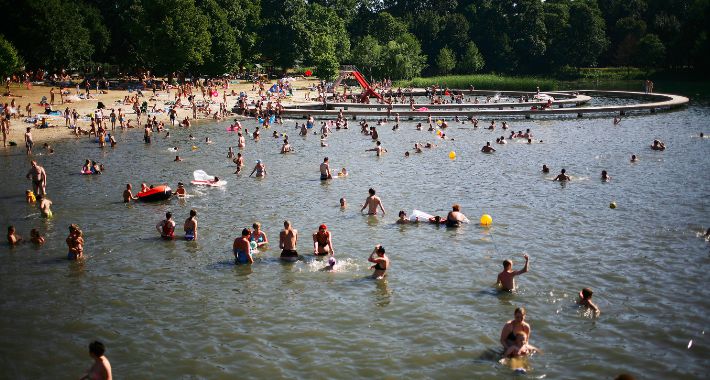 4 - latka się topi a matka pije
