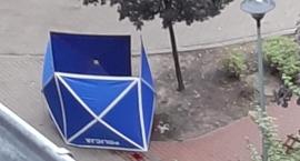 Tragedia na Nadodrzu. Nie żyje młody mężczyzna. Prawdopodobne wyskoczył z okna.