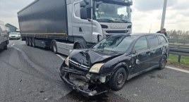 Potężne utrudnienia na AOW w kierunku Warszawy. Kolizja ciężarówki z autem osobowym tuż przed Węzłem Wrocław-Lotnisko