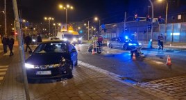 Samochód osobowy wjechał w pracownika malującego pasy. Zobacz film z wczorajszego zdarzenia na Kromera we Wrocławiu