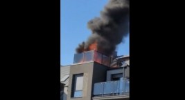 Pożar mieszkania przy ulicy Strachowskiego we Wrocławiu. Jedna osoba została ranna. Zobacz FILM