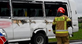 Dziewięcioro dzieci rannych w zderzeniu busa z cięża&hellip;