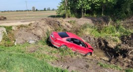 Groźna kolizja na węźle Wrocław Wschód. Volkswagen wypadł z drogi wprost do wykopu. Przyczyną zdarzenia ponownie wymuszenie pierwszeństwa